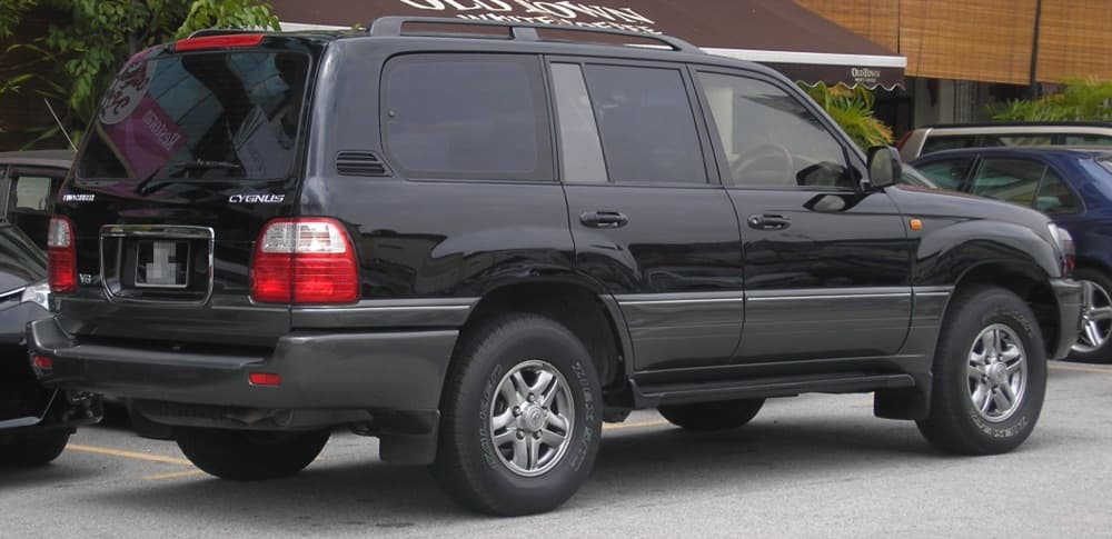 Toyota Land Cruiser Cygnus (J100), Rear view