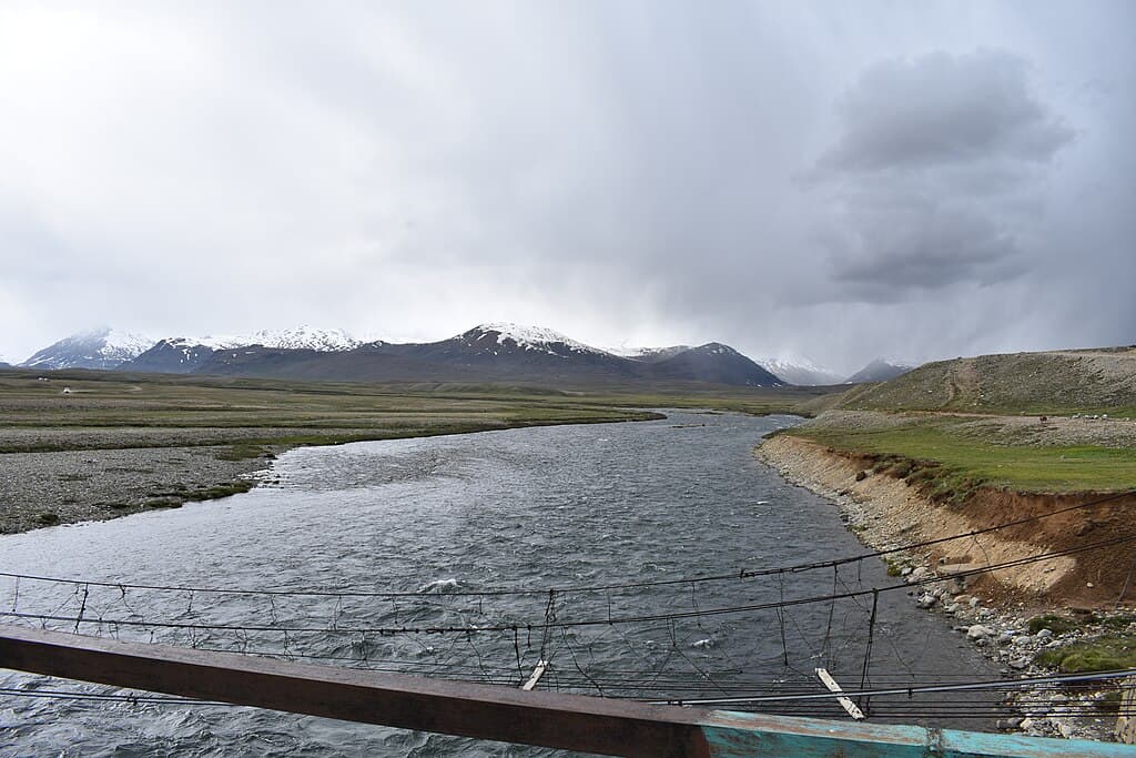 Open Deosai plateau with the Bara Pani river, ideal for night-sky viewing